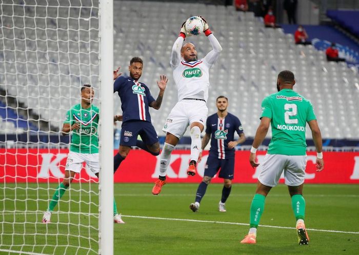 PSG tiếp tục gây sức ép trong phần còn lại của trận đấu. Tuy nhiên đội bóng thủ đô Paris không thể tận dụng lợi thế hơn người để ghi thêm bàn thắng.