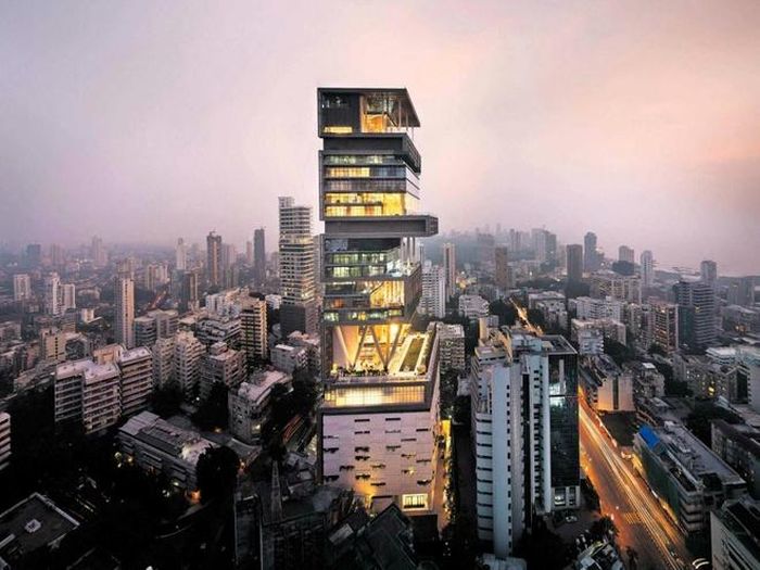  Mukesh Ambani thậm chí xây hẳn 6 tầng trong tư dinh 2 tỷ USD của mình để chứa bộ sưu tập 168 chiếc xe. Ảnh: Getty Images.