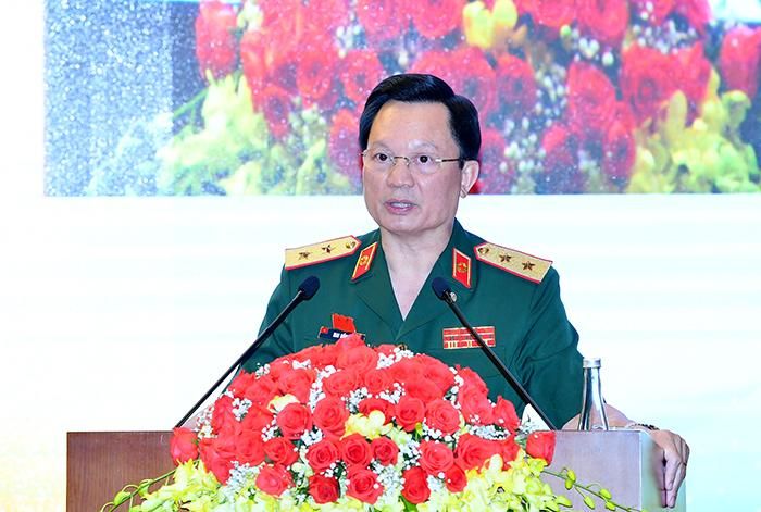  Trung tướng Mai Hồng Bàng trình bày Báo cáo chính trị tại đại hội.