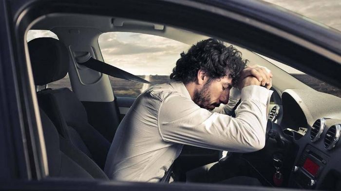 Lái xe buồn ngủ sẽ gây nguy hiểm cho người điểu khiển xe và những người tham gia giao thông xung quanh