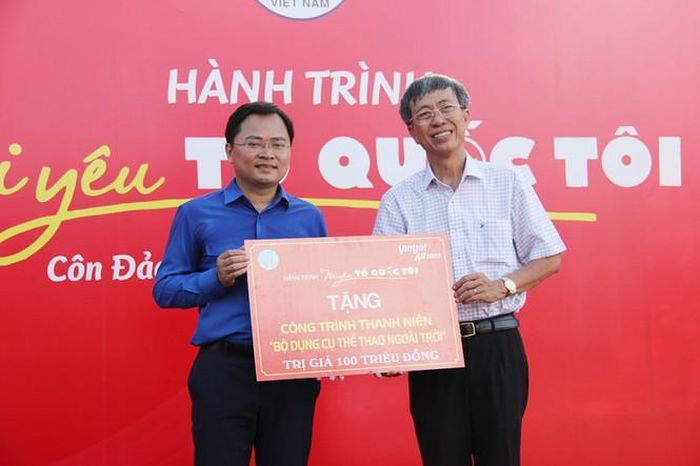 Bsn Tổ chức tặng công trình thanh niên cho nhân dân huyện Côn Đảo.