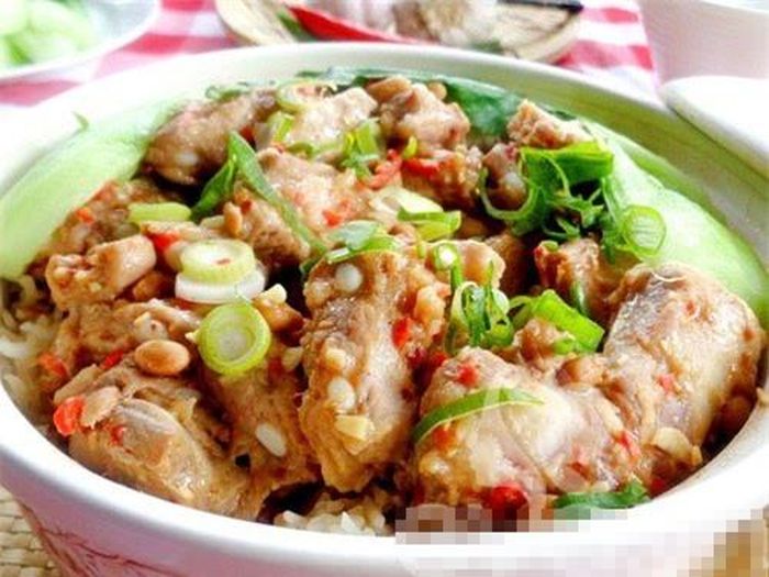 Bạn đã có món sườn non hấp cơm 2 trong 1 nhanh gọn thơm ngon tròn vị.