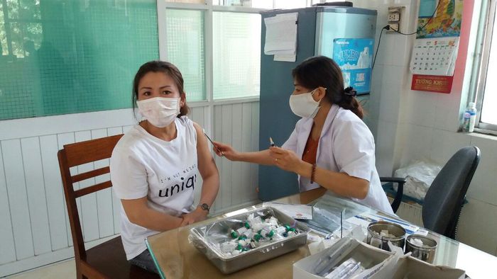 Người dân bị chó cắn cần tiêm vắc xin phòng bệnh dại. Ảnh: Như Nguyện