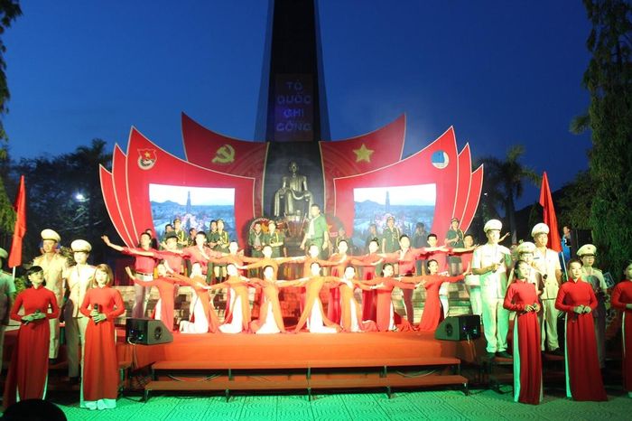 Một tiết mục văn nghệ tại buổi lễ.