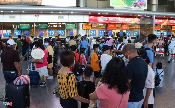 Tại cảng nội địa của nhà ga sân bay Đà Nẵng, lượng khách đến đây đông hơn những ngày trước.