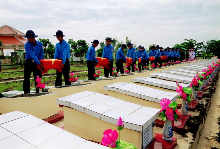  Đưa các liệt sĩ về an táng tại quê hương. 