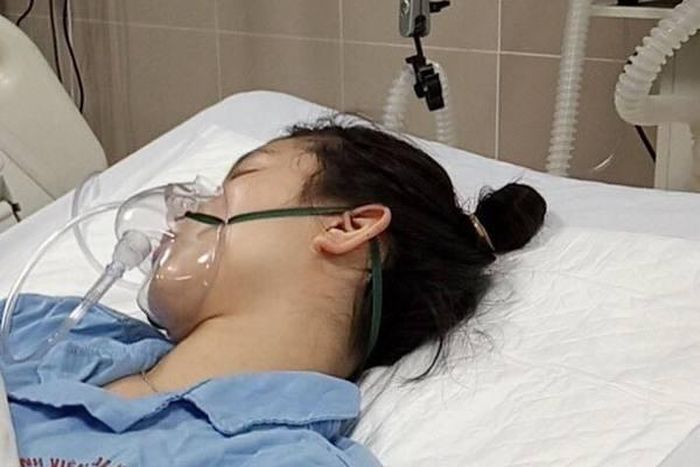 Đang là học sinh giỏi của trường cấp 3 của huyện, căn bệnh hiểm khiến em giờ đây như đứa trẻ lên 2