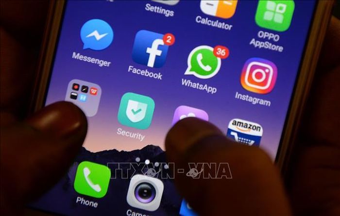 Biểu tượng Facebook trên màn hình điện thoại.