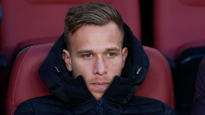  Arthur bức xúc vì Barca thiếu tôn trọng mình. Ảnh: Getty. 