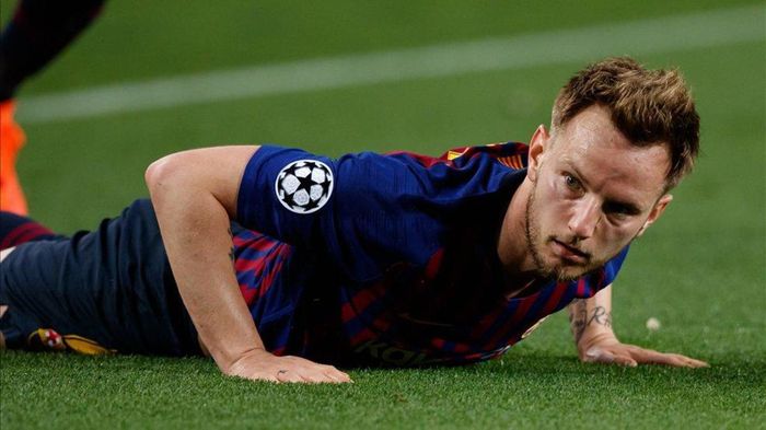  Rakitic cũng không hài lòng với ban lãnh đạo Barca. Ảnh: Getty. 