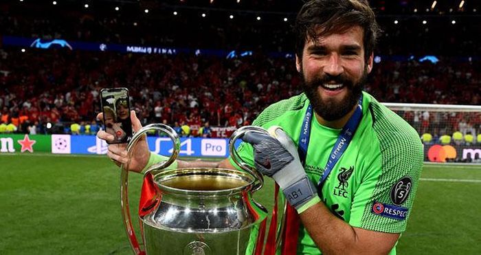 MU cần nâng cấp vị trí thủ môn, như cái cách Liverpool chiêu mộ Alisson Becker vậy