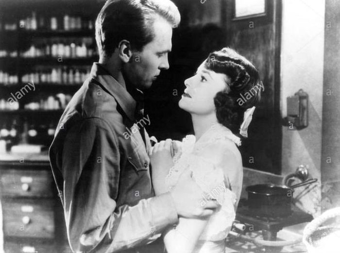 Olivia de Havilland trong phim “To Each His Own”, vai diễn đã đem về cho bà giải Oscar Nữ diễn viên xuất sắc nhất