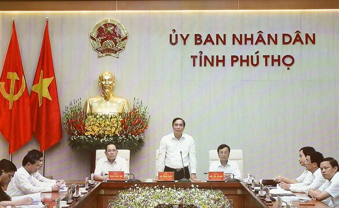 Phú Thọ đề nghị Thủ tướng chỉ đạo các bộ, ngành Trung ương tiếp tục quan tâm giới thiệu, định hướng một số nhà đầu tư lớn trong và ngoài nước đầu tư vào tỉnh, giúp phát triển toàn diện kinh tế - xã hội. Ảnh: VGP/Quang Hiếu