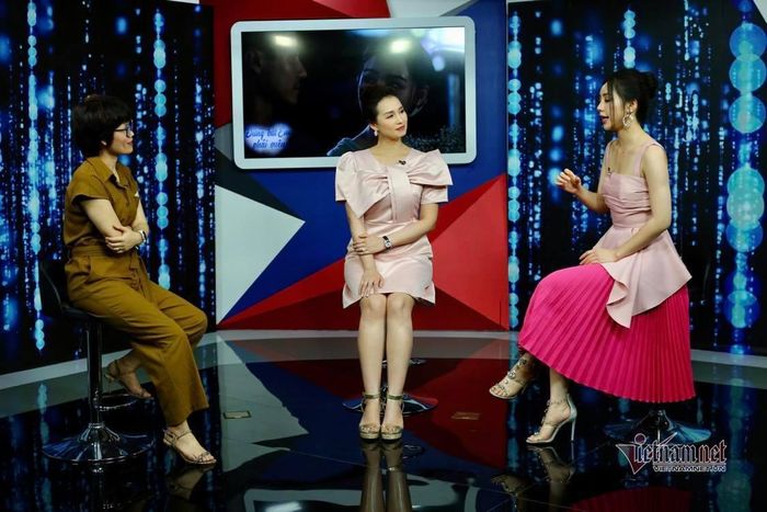  Hình ảnh hai diễn viên tại cuộc giao lưu. 