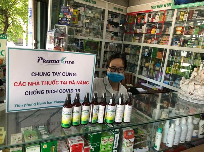 Các phần quà cũng được gửi tới nhà thuốc trên địa bàn Đà Nẵng phục vụ việc phòng dịch cho nhân dân khu vực.