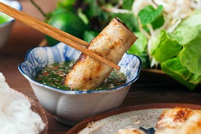 Những món ăn của Hà Nội vốn tinh tế mà bí quyết lại luôn phụ thuộc ở bát nước chấm được pha chế với đủ loại gia vị
