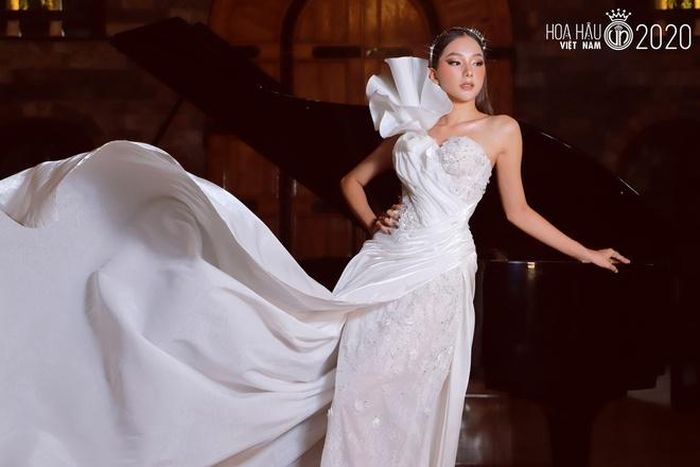  Nguyễn Thị Bích Thùy gây tiếc nuối vì không tiến sâu tại Miss World Vietnam 2019. Khi đó, cô lọt top 10 chung cuộc và top 5 phần thi Người đẹp nhân ái. Trở lại năm nay, Bích Thùy tự tin hơn về ngoại hình và kinh nghiệm biểu diễn. Người hâm mộ dự đoán cô là gương mặt "nặng ký" mà các thí sinh khác nên dè chừng. Ảnh: BTC. 