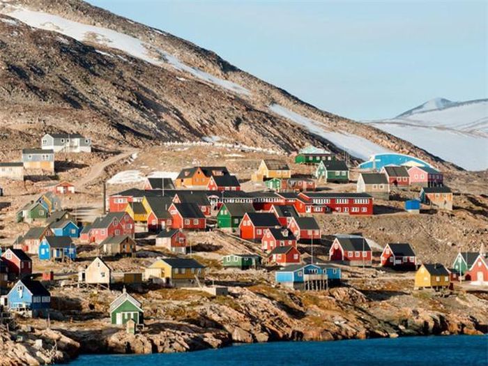 Thị trấn Ittoqqortoormiit (Greenland) xinh đẹp nhưng bị cô lập vì quá xa xôi