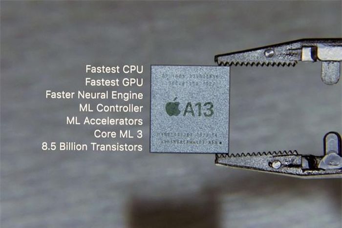 "Trái tim" iPhone SE 2020 là chipset A13 Bionic mạnh mẽ. Ảnh: Apple.