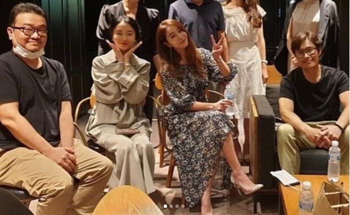 Từ trái sang: đạo diễn Yeon Sang Ho, Lee Jung Hyun, Lee Min Jung và Lee Byung Hun. Ảnh: Instagram.