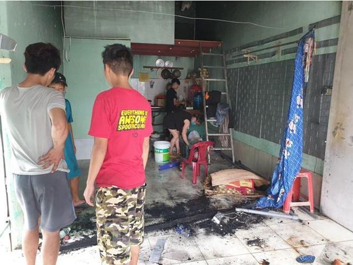 Một tiệm làm tóc bị lửa cháy lan
