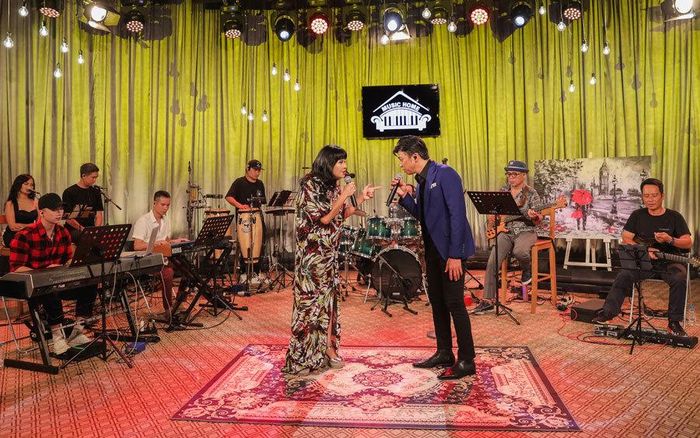 Thanh Lam cùng Lân Nhã hết sức ăn ý khi song ca ''Và con tim đã vui trở lại''.