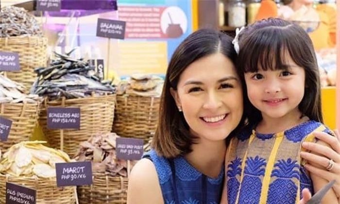 Marian Rivera luôn chăm lo và giải thích cho con gái về các món ăn