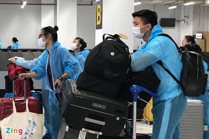  Đoàn Văn Hậu sẽ phải cách ly tập trung 14 ngày. Sau đó, anh sẽ trở lại tập luyện cùng CLB Hà Nội chuẩn bị cho những vòng đấu còn lại ở V.League 2020. Ảnh: Việt Linh. 