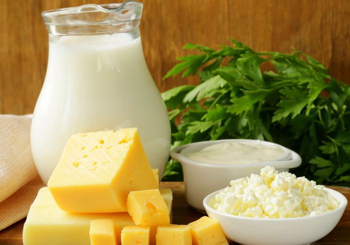 Các sản phẩm làm từ sữa bò ăn cỏ như phô mai và bơ chứa nhiều vitamin K2, một chất dinh dưỡng rất quan trọng giữ cho răng khỏe mạnh.