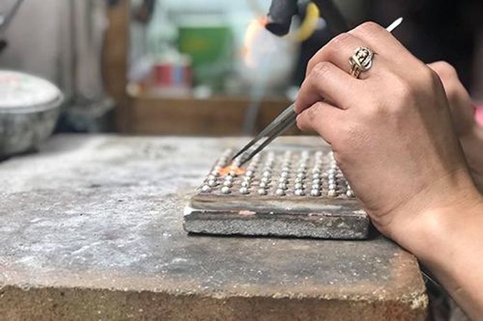 Sản phẩm chế tác từ đây được chính người dân làng nghề tỏa đi tiêu thụ khắp cả nước. Ảnh: Q.H