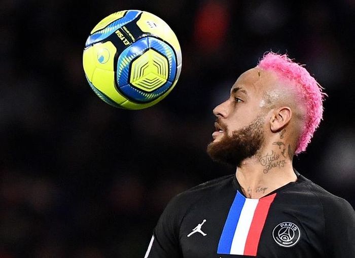  Theo thống kê từ Mundo Deportivo, Neymar nhận số tiền lương 37 triệu euro/mùa từ PSG. Sau ba mùa giải thi đấu cho CLB nước Pháp, Neymar tiêu tốn của PSG số tiền 111 triệu euro. 