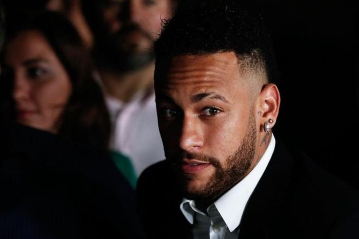  Vào tháng 6, Neymar bị tòa xử thua kiện và sẽ phải trả cho đội bóng cũ Barcelona số tiền lên tới 6,7 triệu euro. Ảnh: Getty. 