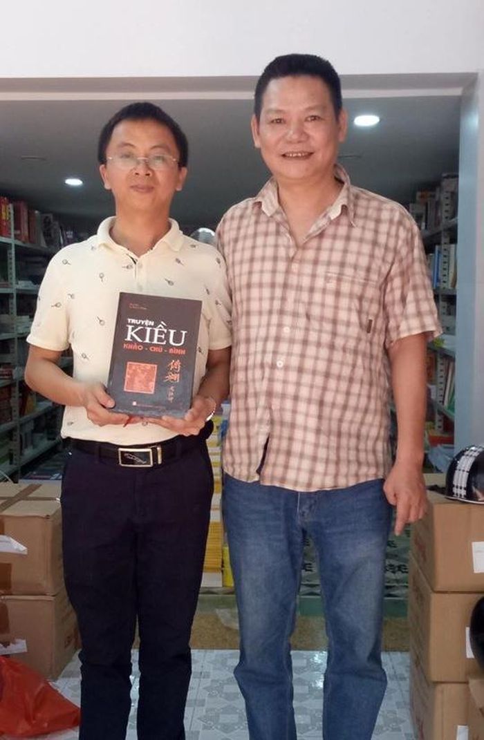 Nhà nghiên cứu Trần Đình Tuấn (phải) với nhiều năm gắn bó với công trình con số trong “Truyện Kiều” (nguồn Trần Đình Tuấn)