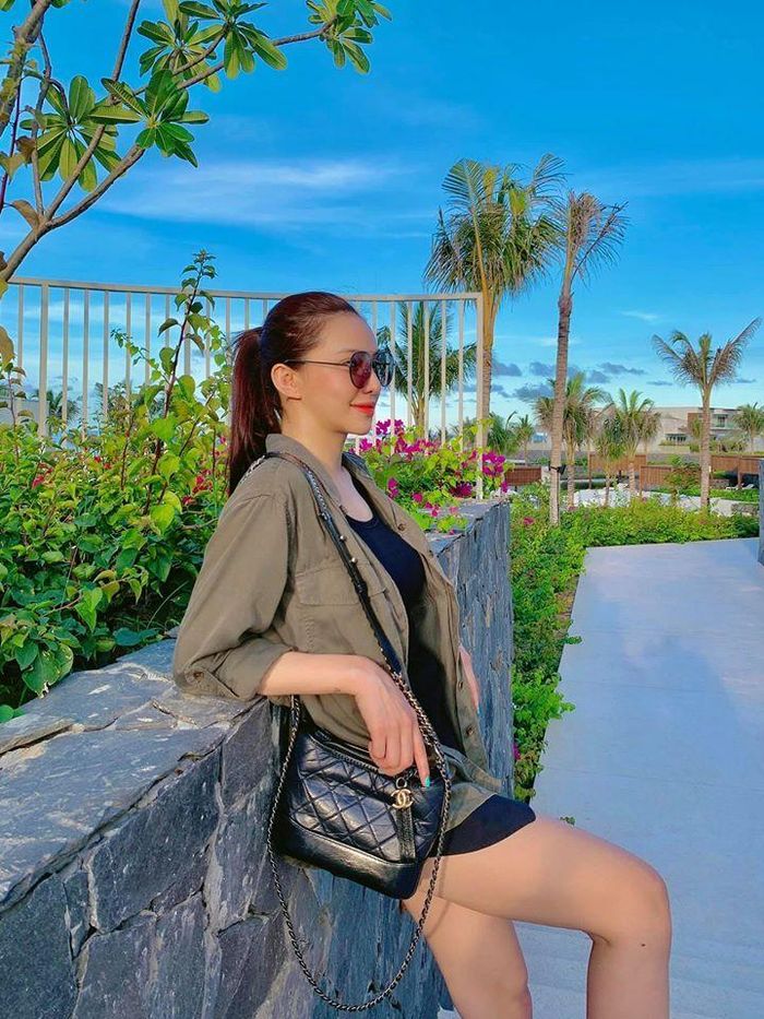 Cùng tháng 9 năm đó nữ diễn viên lần đầu lên tiếng trên trang cá nhân sau 4 năm mang tiếng là kẻ cướp chồng để nói rõ câu chuyện cá nhân của mình.
