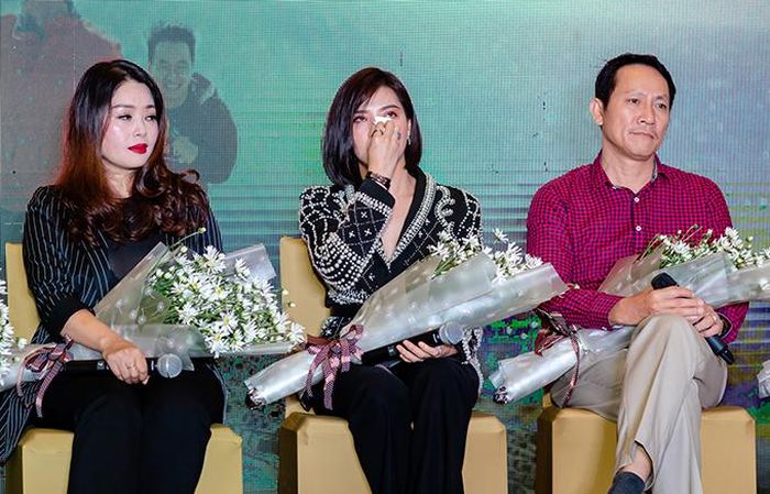 Tuy nhiên những chuyện đời tư ồn ào của Lưu Đê Ly khiến phim đối mặt với làn sóng tẩy chay dữ dội ngay khi 'Chạy trốn thanh xuân' chưa phát sóng. Trong ngày họp báo ra mắt phim cuối năm 2018, cô đã khóc khi nhớ lại tâm lý nặng nề suốt 2 tháng đảm nhận vai An trong phim.