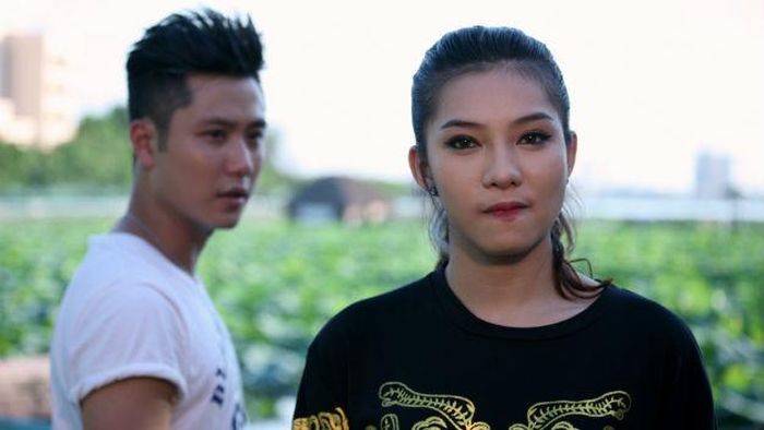 Lưu Đê Ly là gương mặt quen thuộc với khán giả truyền hình qua những vai cá tính trong hàng loạt bộ phim được yêu thích, trong đó có 'Hoa nở trái mùa' đóng cùng Mạnh Trường, Vân Hugo....