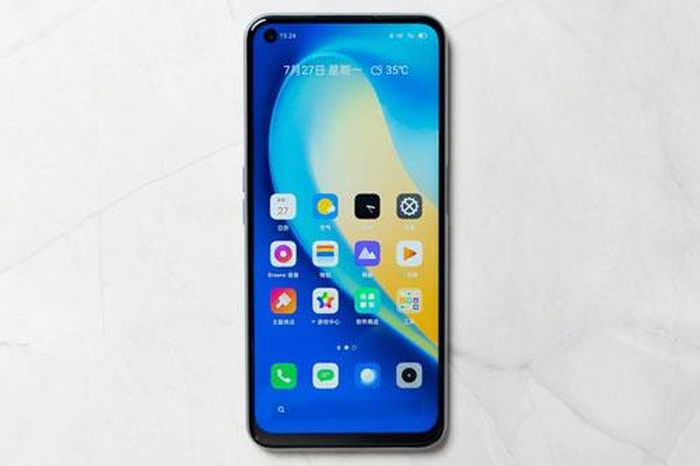 V5 được trang bị tấm nền màn hình IPS LCD kích thước 6,5 inch, độ phân giải Full HD Plus (2.400x1.080 pixel), mật độ điểm ảnh 405 ppi. Màn hình này được chia theo tỷ lệ 20:9, chiếm 90,7% diện tích mặt trước, tần số quét 90 Hz.