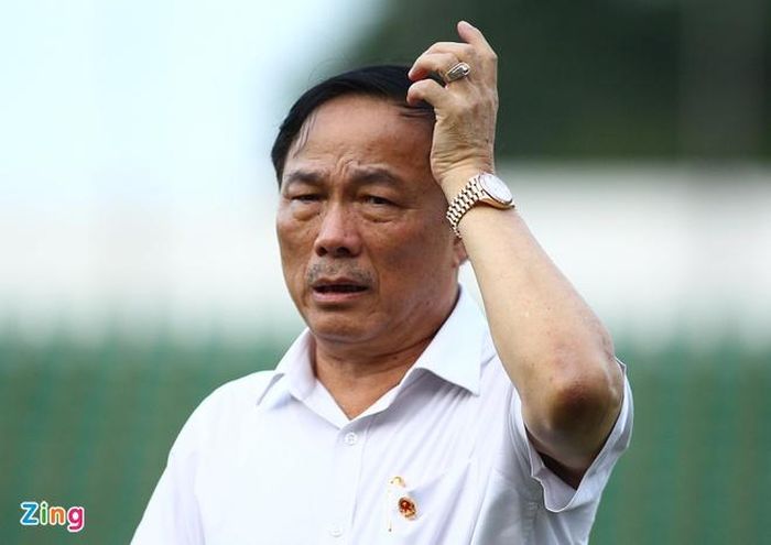  Bầu Đệ của CLB Thanh Hóa gửi công văn lên VFF và VPF xin dừng thi đấu ở V.League 2020. 