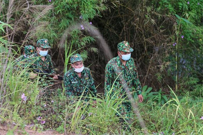 Cán bộ, chiến sĩ Đồn Biên phòng Ba Sơn, BĐBP Lạng Sơn tuần tra, kiểm soát biên giới. Ảnh: Lê Đồng