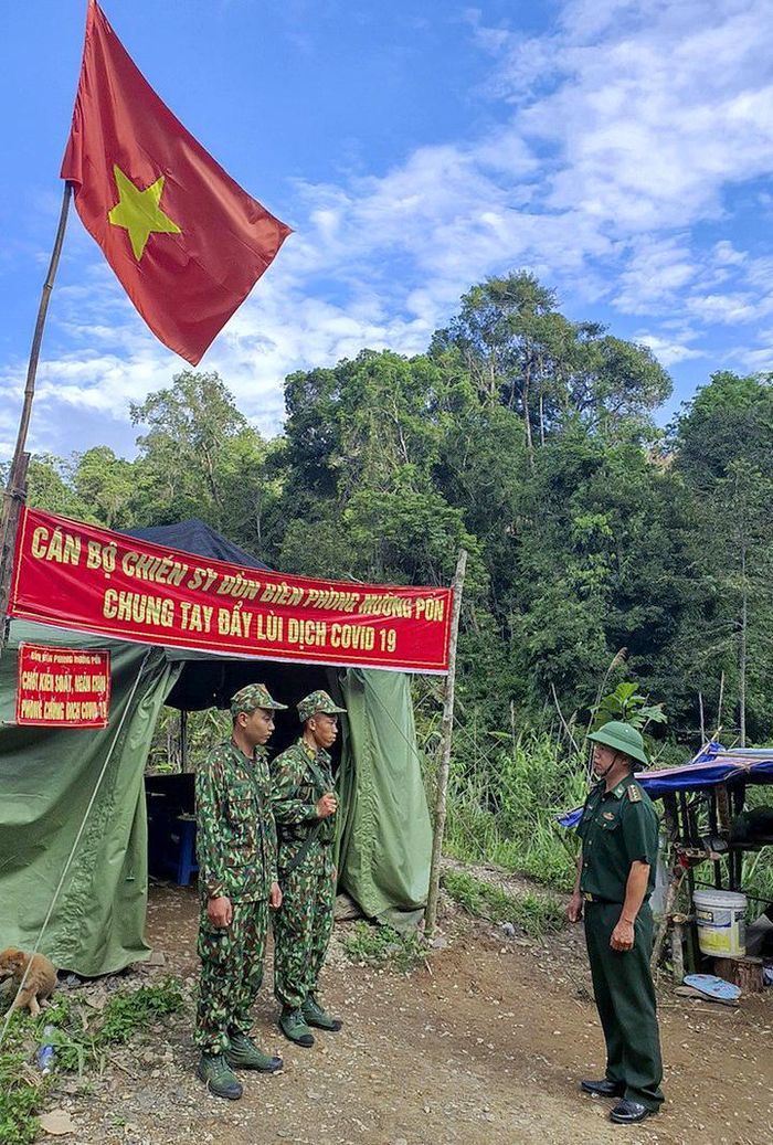Cán bộ, chiến sĩ Đồn Biên phòng Mường Pồn, BĐBP Điện Biên chốt chặt trên biên giới ngăn chặn hoạt động xuất nhập cảnh trái phép. Ảnh: CTV