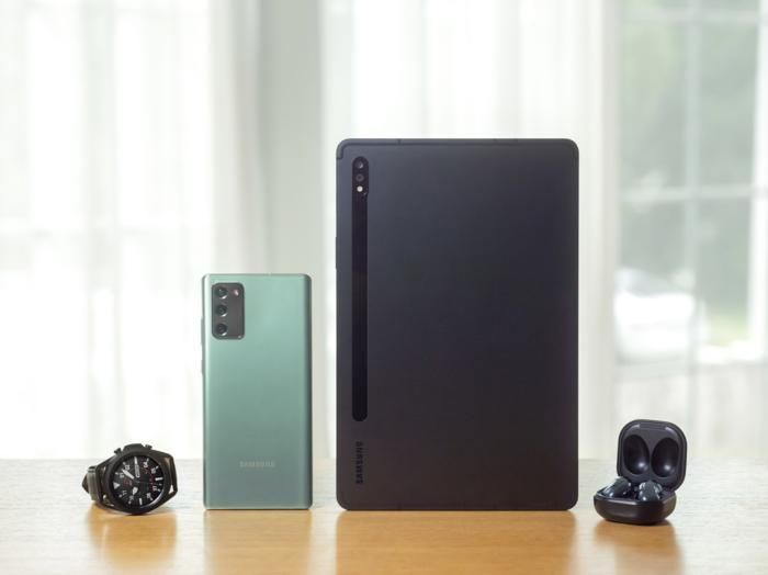 Galaxy Tab S7 và Tab S7+ không có quá nhiều thay đổi về ngoại hình so với thế hệ tiền nhiệm.