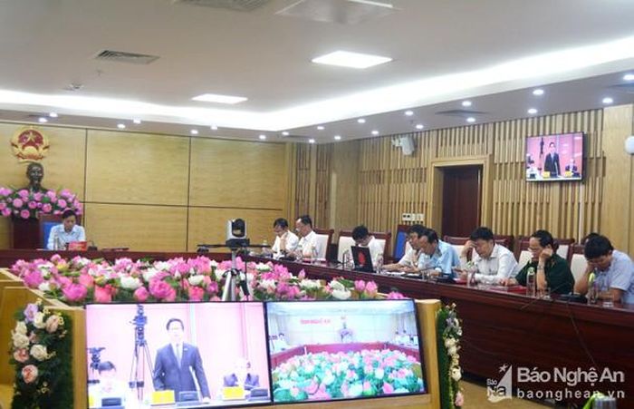 Các đại biểu dự Hội nghị trực tuyến Triển khai Kế hoạch thực thi Hiệp định EVFTA tại đầu cầu Nghệ An. Ảnh: Thanh Phúc