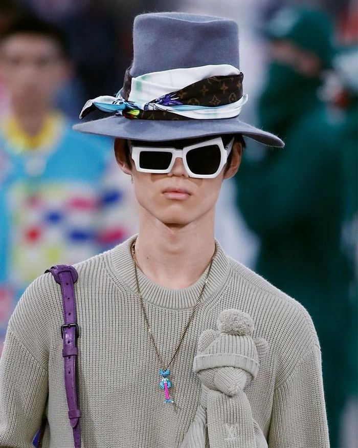 Thiết kế trong bộ sưu tập Xuân - Hè 2021 của Louis Vuitton bị nghi nhái ý tưởng của nhà mốt Walter Van Beirendonck. Ảnh: Vogue. 