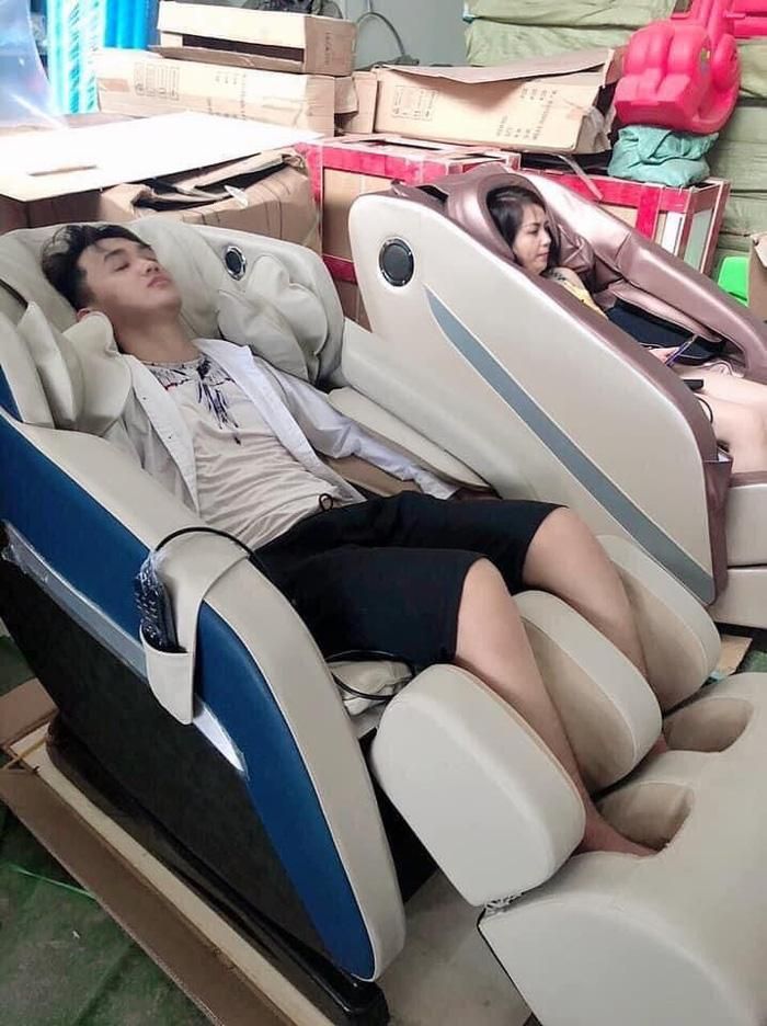 Ngoài sản xuất đồ chơi, chị Nhã còn có những sản phẩm máy chạy đa năng, máy massage...