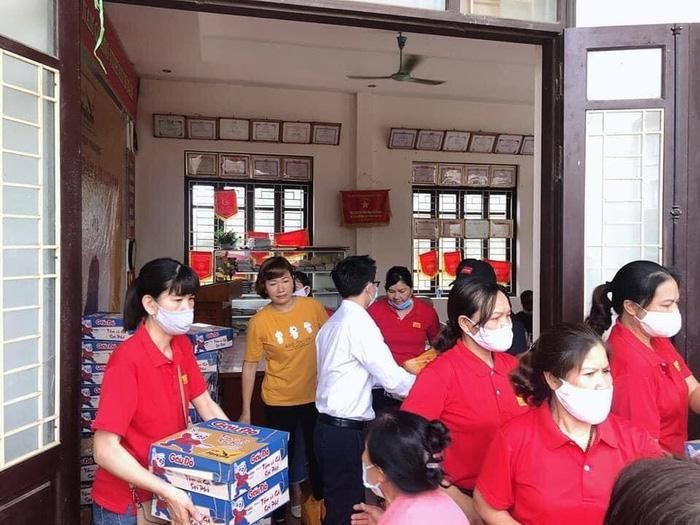 Ngoài việc điều hành Đoan Khang Vina, chị còn tham gia công tác xã hội ở địa phương, tham gia nhiều chương trình từ thiện giúp đỡ cộng đồng