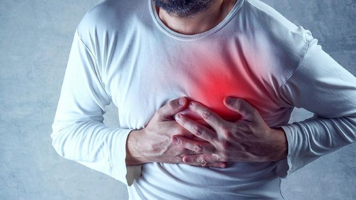 Người bệnh tim mạch dễ gặp nguy hiểm nếu mắc COVID-19.