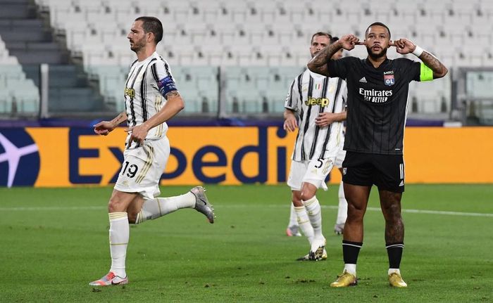  Việc Juve bị Lyon loại ở vòng 16 đội Champions League 2019/20 được xem là nguyên nhân chính khiến Sarri bị Juve sa thải. Tuy nhiên, hành trình đáng thất vọng của CLB thành Turin ở Champions League mùa này chỉ là hệ quả của hàng loạt sai lầm mà HLV người Italy cũng như BLĐ Juve đã mắc phải ở mùa này. Ảnh: Getty.