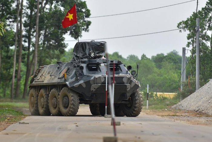  Kíp xe xử lý vượt vật cản.