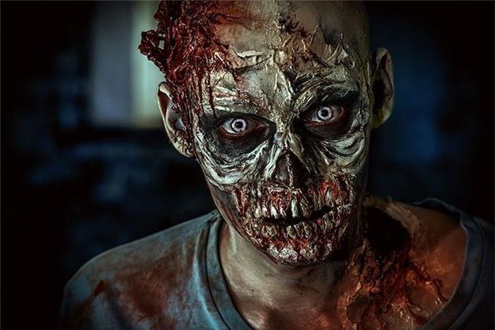  9. Zombie (Xác sống): Xuất hiện khá nhiều trong phim kinh dị nên hình ảnh zombie không quá xa lạ. Chúng gây ám ảnh trong tâm trí người Bắc Mỹ và châu Âu với hàng loạt nạn nhân bị cắn đau đớn và đẫm máu, cuối cùng trở thành những thây ma mất nhận thức giống như chúng.