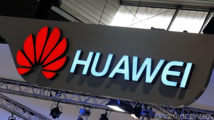 Tháng 5, Mỹ thông báo siết chặt kiểm soát xuất khẩu đối với “ông lớn” công nghệ Huawei. Ảnh: CNBC